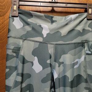 Old Navy Active Camouflage Leggings